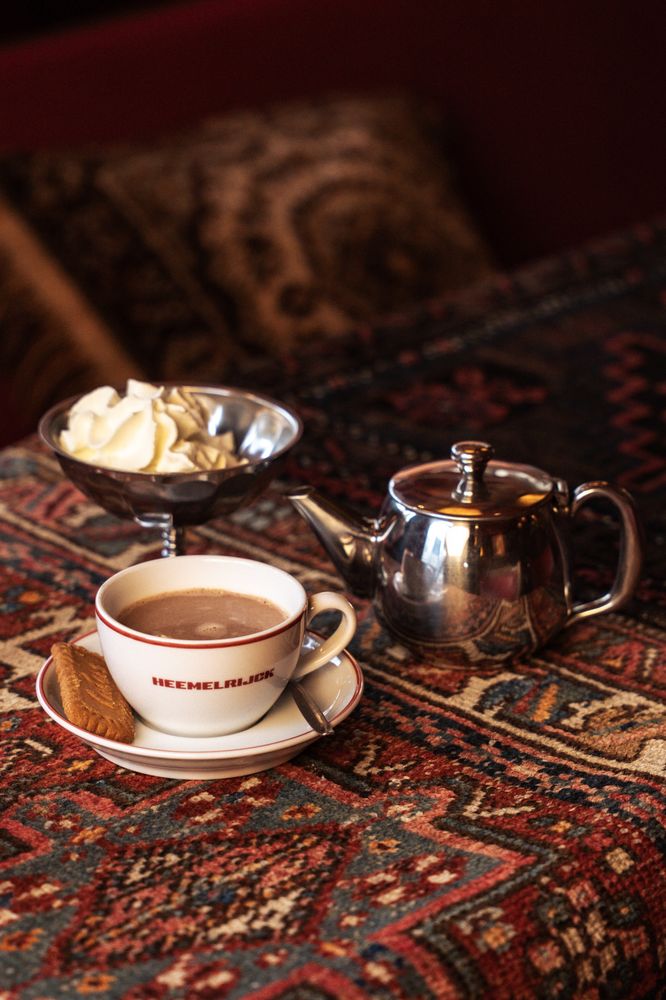 Heemelrijck Amsterdam — warme chocomel in Heemelrijck-kopje