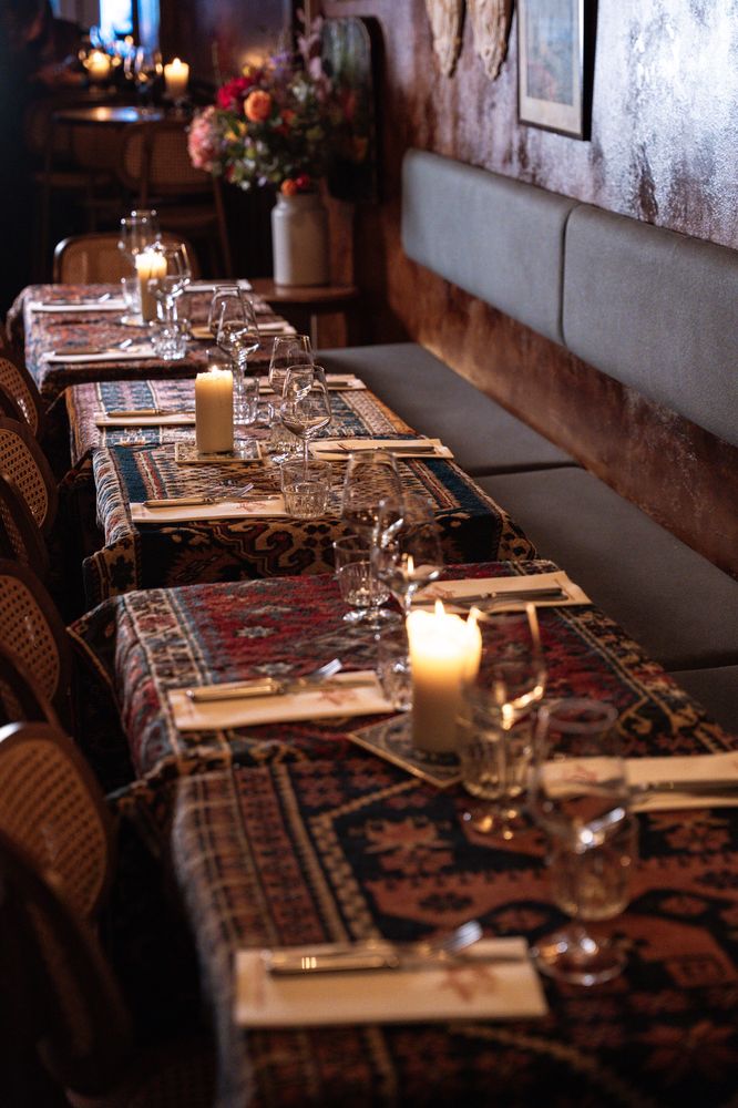 Heemelrijck Amsterdam — tafels in kaarslicht