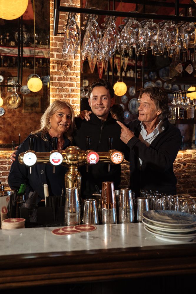 Familie achter de bar van Heemelrijck